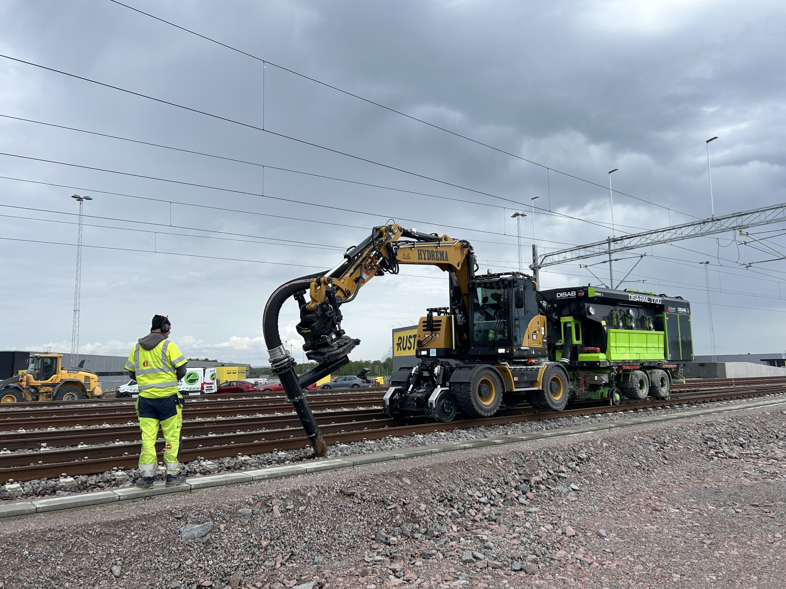 DISA RAIL 1700 sur route et sur rail